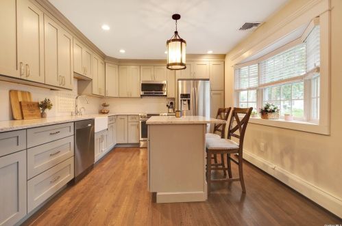 429 Hillside Ave, West Sayville NY  11796-1205 exterior