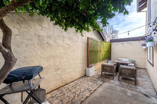 101 Fairoaks Dr, Vacaville CA  95688-5319 exterior