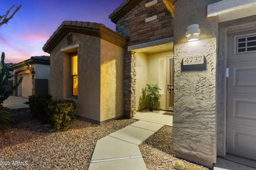 4737 Rakestraw Ln, Gilbert, AZ 85298-4629