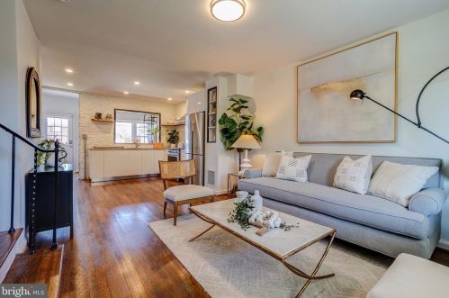222 33rd St, Washington, DC 20019-1306