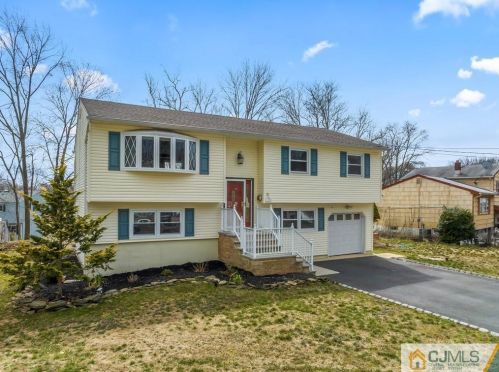 8 Albemarle Rd, East Brunswick, NJ 08816-4213