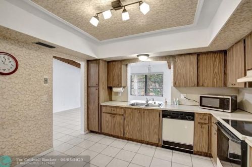 11940 19 St, Hollywood FL 33025-5613 exterior