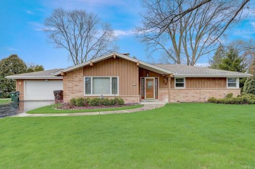 2335 Graylog Ln, Waukesha WI  53151-2921 exterior