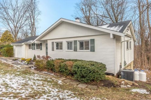 4 Stonewall Cir, White Plains, NY 10607-1804