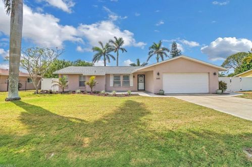 2680 Longboat Dr, Naples, FL 34104-3382