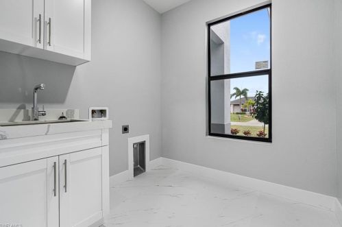 1908 14 St, Cape Coral FL  33909-1643 exterior