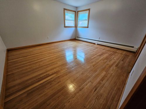 6 Gln Denin Dr, Salem NH  03079-2302 exterior