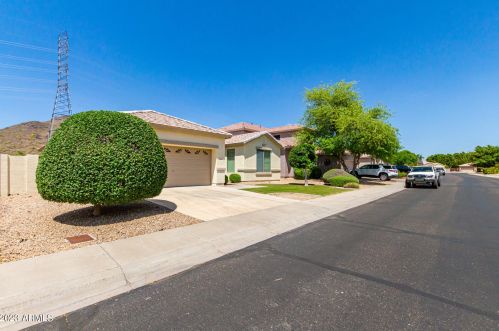5934 Questa Dr, Glendale, AZ 85310-2761