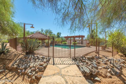 7839 Dixileta Dr, Scottsdale AZ exterior