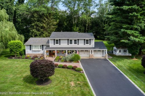 39 Southview Ter, Middletown, NJ 07748-2414