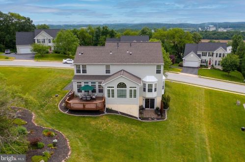 390 Lakeview Dr, Spring Grove, PA 17362-8459