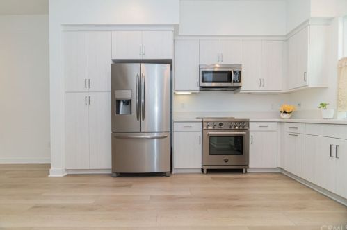 241 Elm Ave, Long Beach CA 90807-3403 exterior