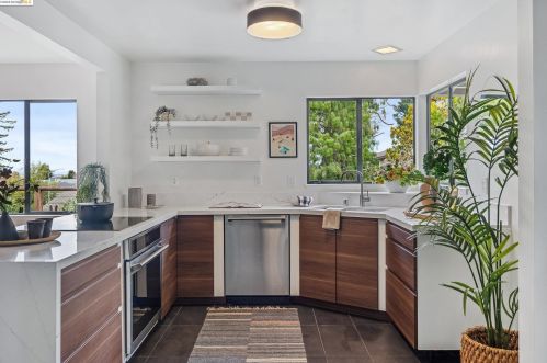 13050 Brookpark Rd, Oakland CA  94619-3504 exterior