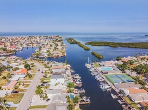 3955 Floramar Ter, New Port Richey FL 34652-3118 exterior