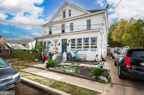 16 Capitol St, West Deptford, NJ 08066-1010