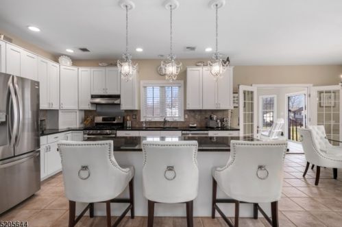 409 Beverwyck Rd, Parsippany NJ  07054-1537 exterior