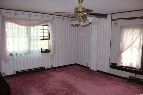 493 Middle Rd, Bay Port NY  11705-1907 exterior