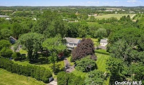 1728 Montauk Hwy, Watermill, NY 11976-2634