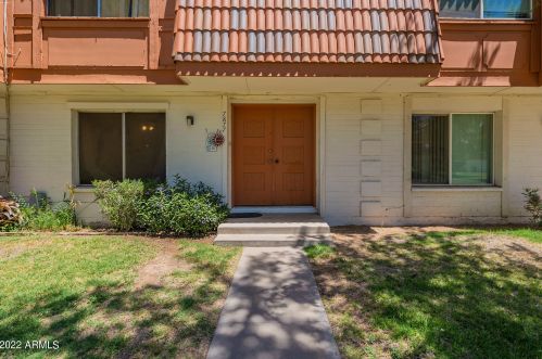 7877 49th Ave, Glendale, AZ 85301-8012