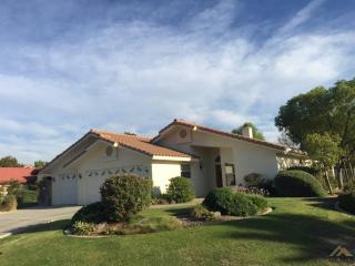 6901 Highland Knolls Dr, Bakersfield, CA 93306-3298