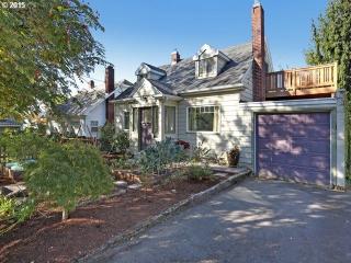 1433 53rd Ave, Portland, OR 97215-2650
