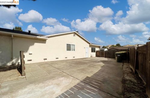 1409 Ventura Dr, West Pittsburg CA  94565-6426 exterior