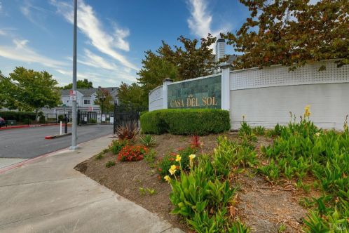 738 Jasmine Cir, Santa Rosa CA 95407-6780 exterior