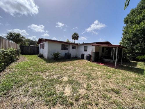 907 Derbyshire Rd, Daytona Beach FL 32117-3802 exterior