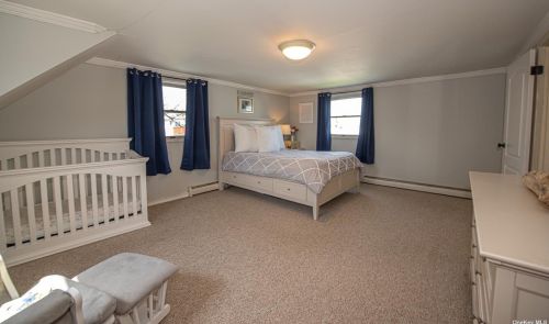 1051 Hamilton Ave, North Lindenhurst NY  11757-2130 exterior