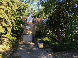 38 Barton Dr, Pittsburgh, PA 15221-2518
