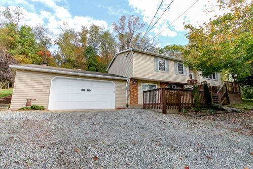 215 Robinson St, Robinson, PA 15949-9426