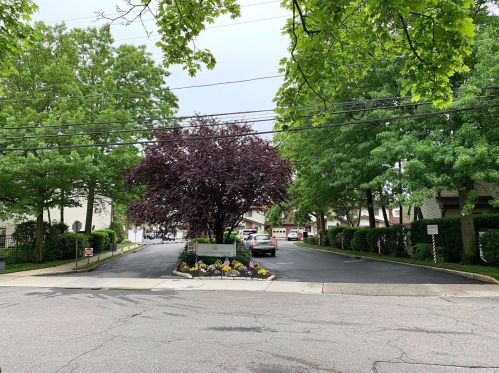 141 Cambridge Dr, Copiague NY  11726-3238 exterior