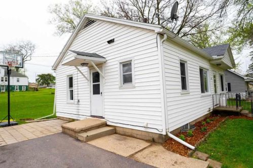 820 Carroll St, Portage, WI 53901-1906