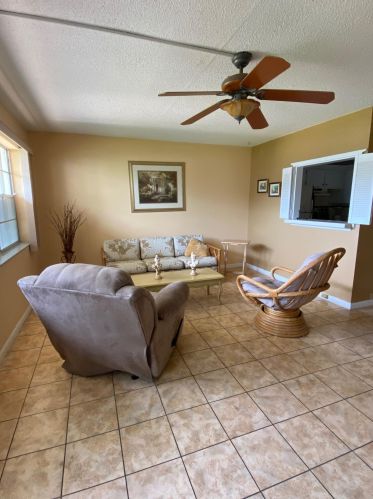 143 Dorchester G, West Palm Beach, FL 33417-1445