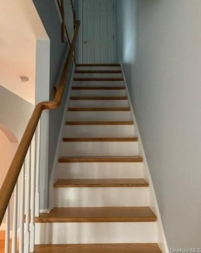 22 Hudson Cir, Marlborough NY  12542-6187 exterior