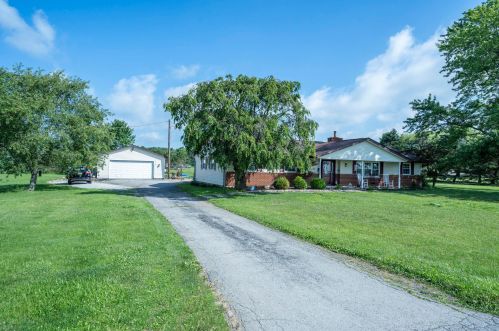 5513 Washington Waterloo Rd, Washington Ch, OH 43160-9319