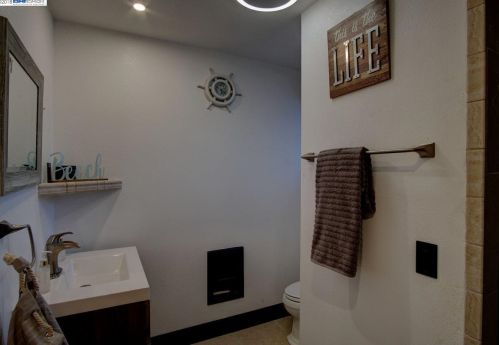 2255 Dracena St, Hayward CA 94545-4219 exterior