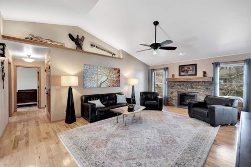 2627 Radinz Rd, Green Bay, WI 54311-5570