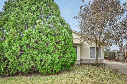 9931 Plainfield Dr, Fort Worth, TX 76108-3825