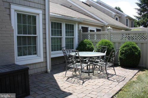 282 Cres Dr, Swatara PA  17033-2335 exterior