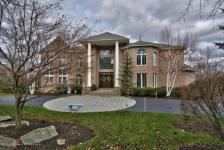 16 Kipling Dr, Scranton, PA 18507-1934