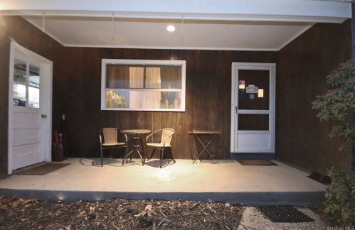 43 Donald Ln, Crotonville, NY 10562-3927