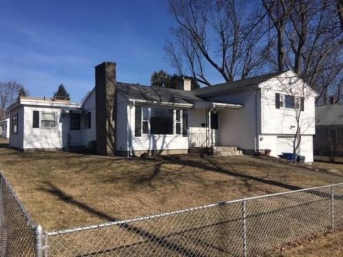 28 Barrows St, Cumberland, RI 02864-7405