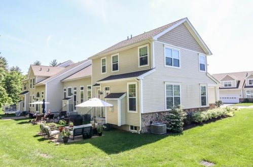 91 Ridgewood Dr, Waterbury, CT