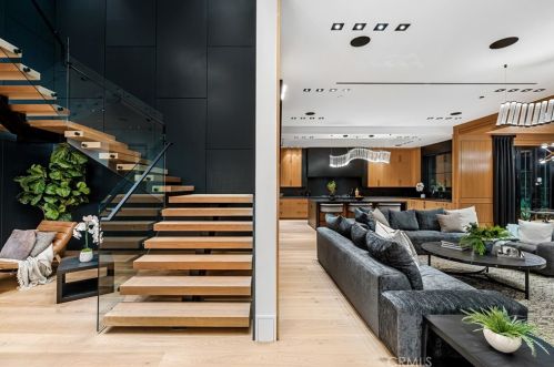 4508 Haskell Ave, Van Nuys CA  91436-3148 exterior