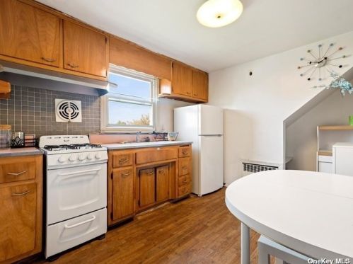 430 Clement Ave, Floral Park NY  11003-2703 exterior