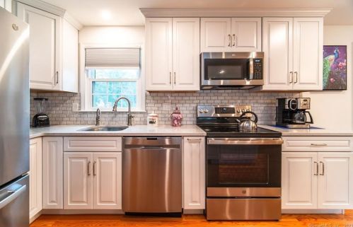 159 Shawmut Ave, North Haven, CT 06473-2631