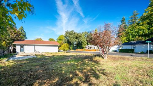 402 Grove Ave, Ukiah, CA 95482-3928