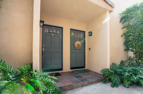 11808 Riverside Dr, North Hollywood, CA 91607-4074