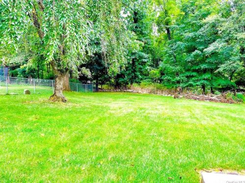 1 Parkside Dr, Airmont NY  10901-7601 exterior